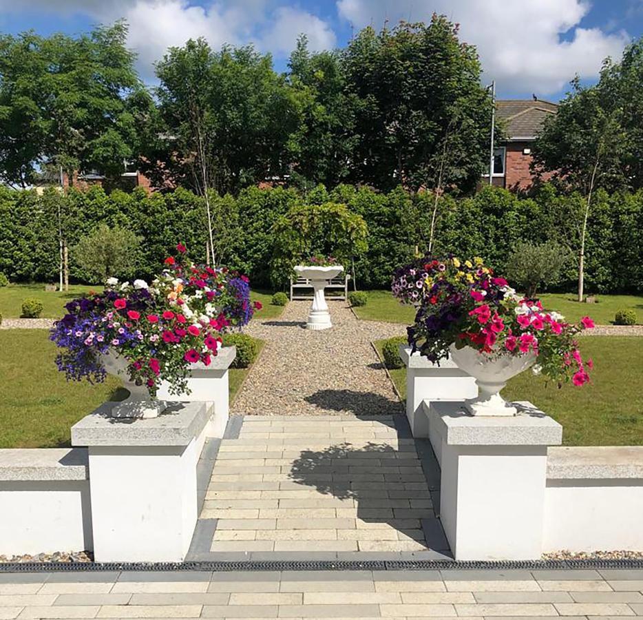 The Village Hotel, Bar And Restaurant Bettystown Exteriér fotografie